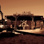 decor-garage-madneom-facade-espace-vip-hellfest-2014
