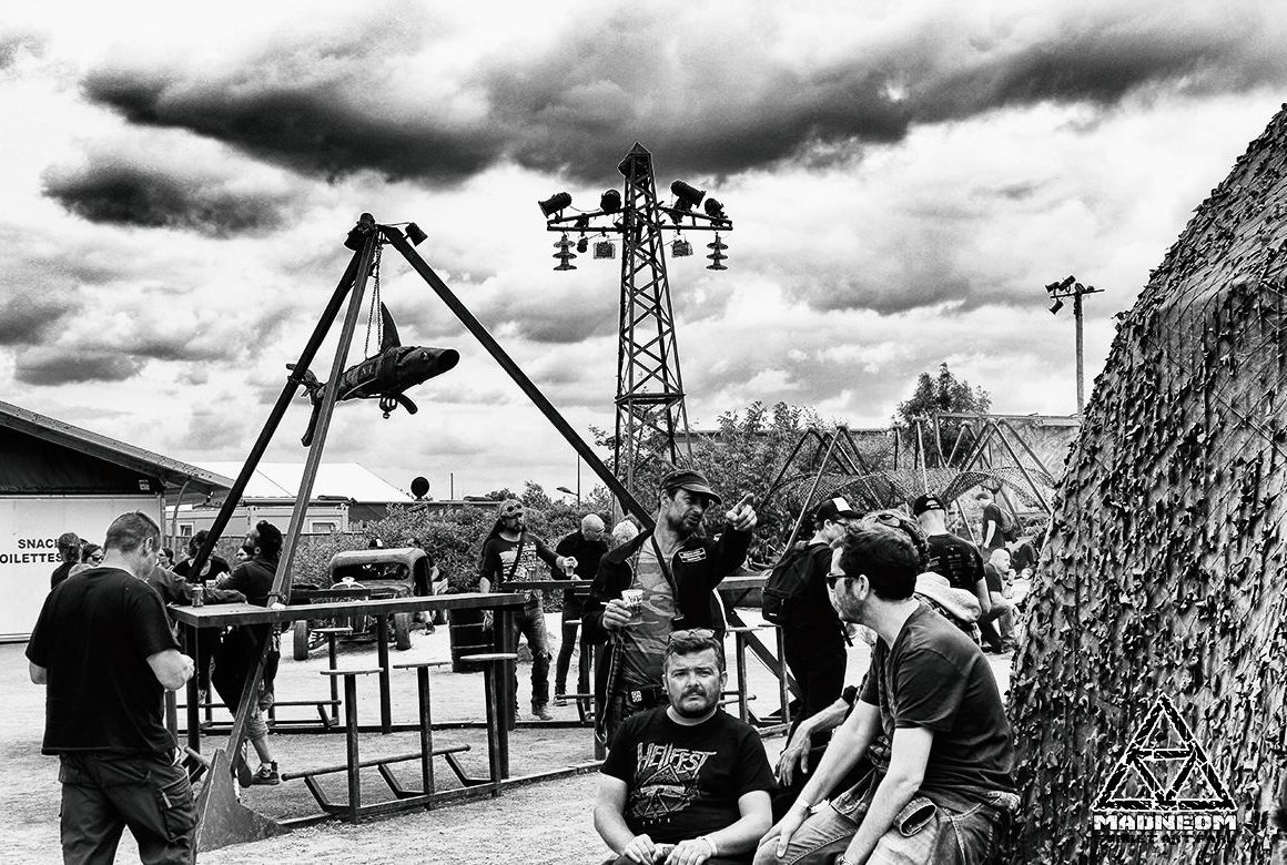 Madneom-Espace Vip Hellfest 2016 – Comptoir Pyramide – Copie