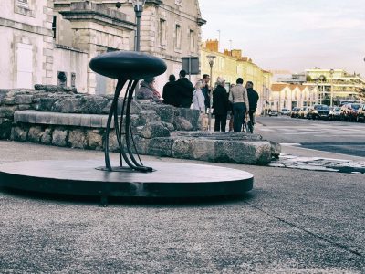 attente-grande-meduse-madneom-dame-blanche-carrefour-de-mobilite-la-rochelle