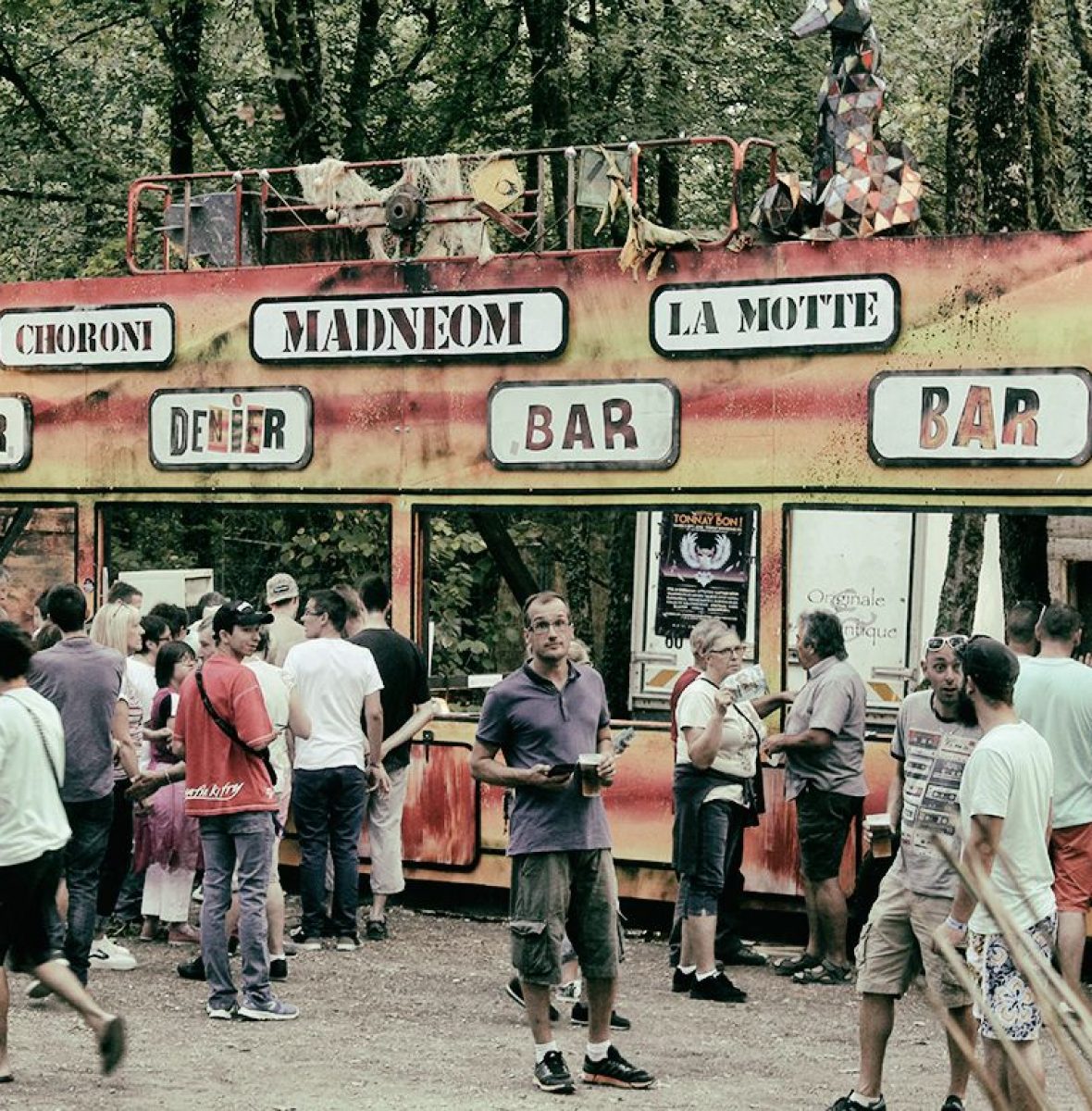 decor-bus-bar-festival-de-la-motte
