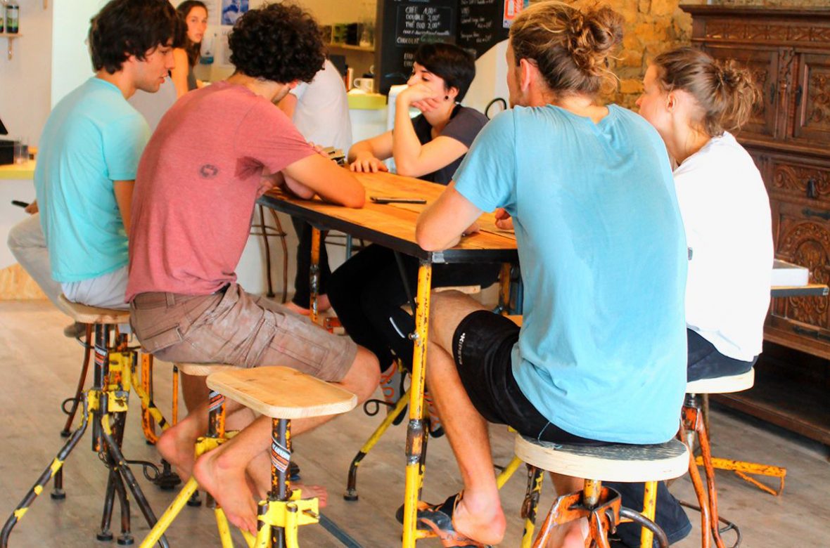 ensemble-table-et-tabouret-madneom-the-roof-brest-2016