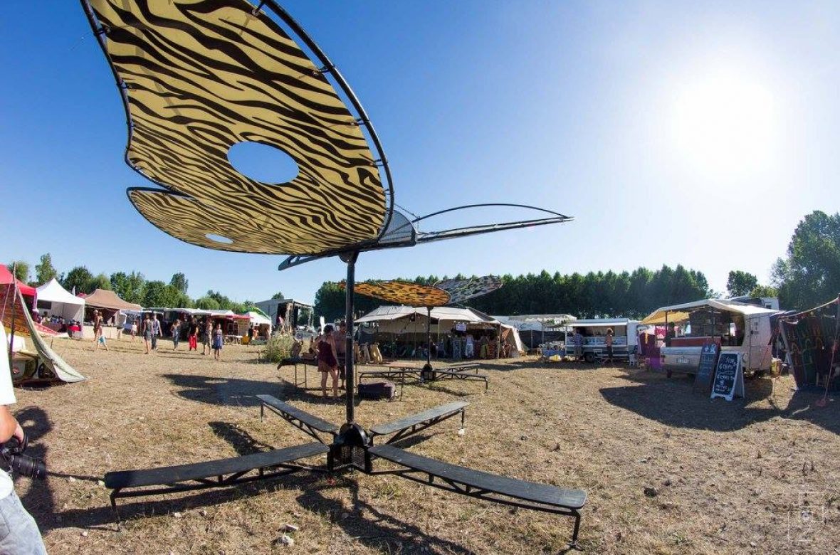 festival-tribal-elek-2016-papillon-parasol-madneom-street-art-park