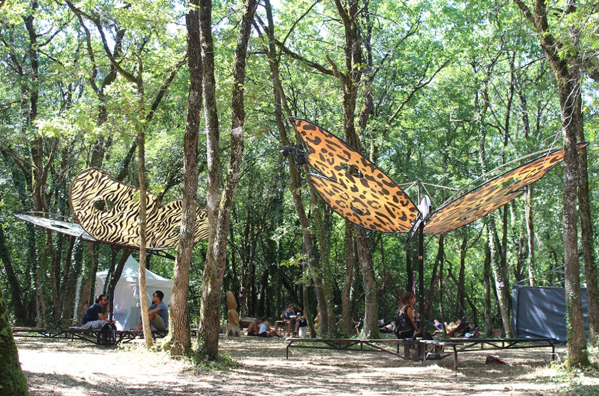 papillons-parasols-madneom-festival-de-la-motte-2016-copie