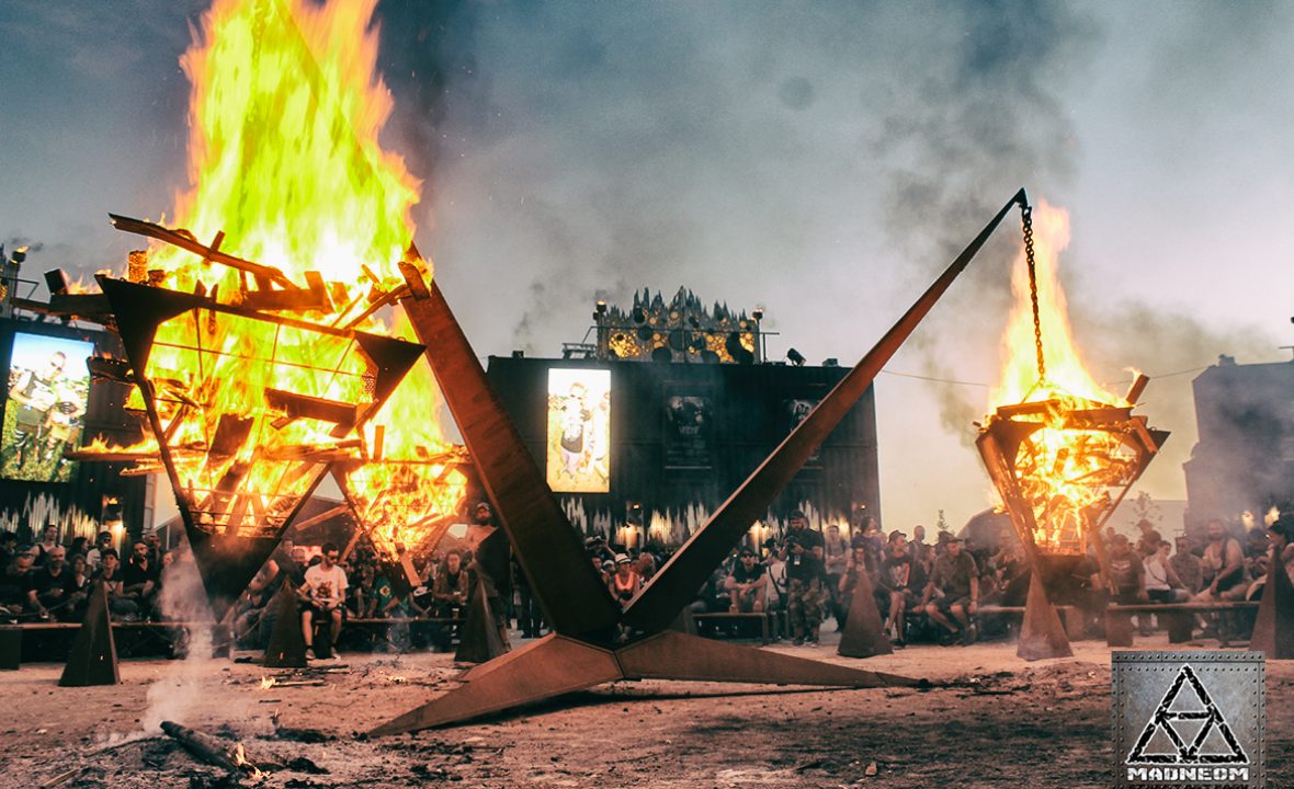 PYRAMIDE DE FEU HELLFEST 2017 MADNEOM STREET ART PARK