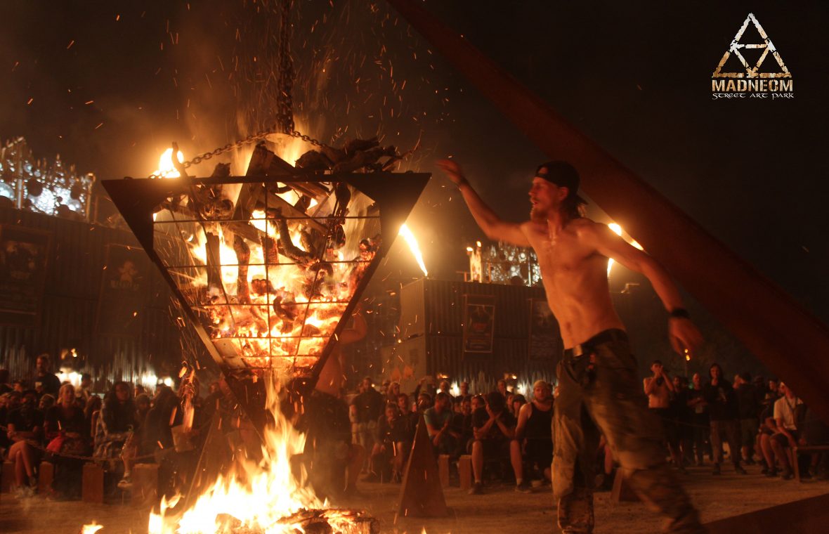 MADNEOM pyramide de feu madneom hellfest 2018 bryan